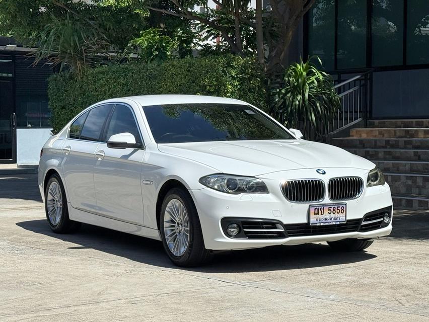 2015 BMW 520D F10 รถมือเดียวออกป้ายแดง รถวิ่งน้อยเพียง 130,000 กม รถเข้าศูนย์ตลอด รถไม่เคยมีอุบัติเหตุครับ
