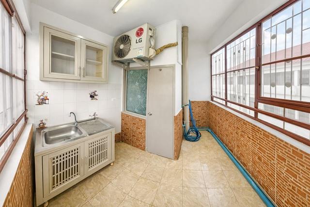 แม็คโคร วัดศรีวารีน้อย 32 ตรม. ปูกระเบื้องใหม่ ทาสีใหม่ รีโนเวทใหม่ ร้านเซเว่นอีเลฟเว่น 80 ม. คอนโดบ้านเอื้ออาทร สุวรรณภ 4