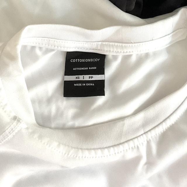 เสื้อผ้ากีฬา มือสองใหม่มาก รูปที่ 3