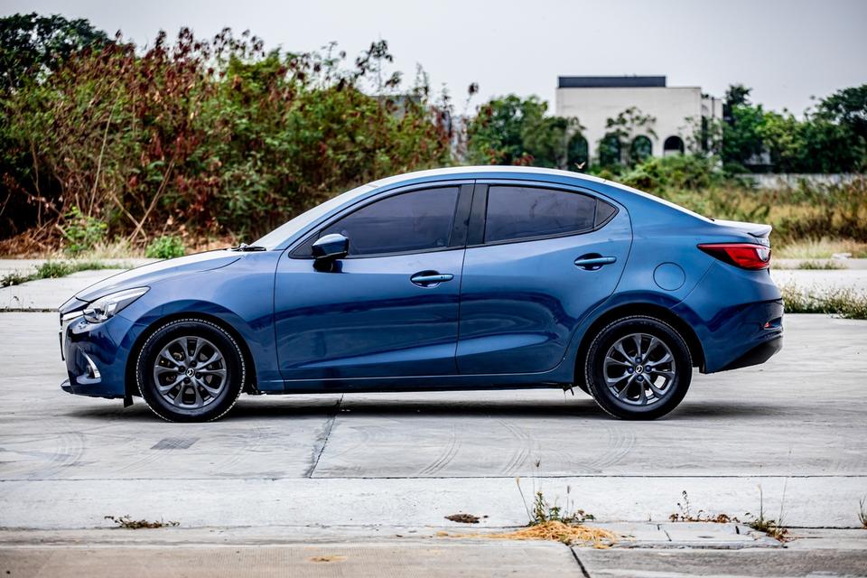 Mazda2 1.3 HighPlus Sedan ปี 2019 สีน้ำเงิน มือเดียวป้ายแดง  6