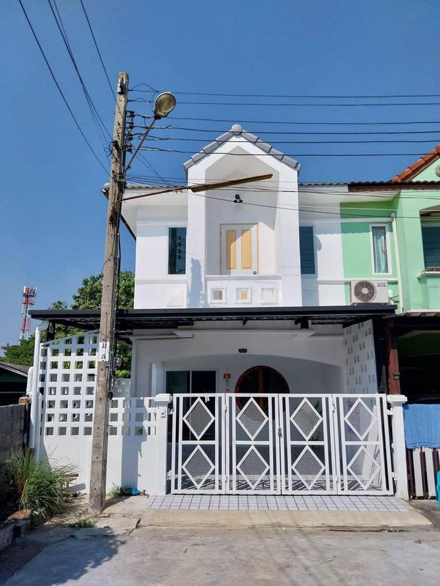 ทาวน์เฮาส์หลังมุม รีโนเวทใหม่ | ทำเลหทัยราษฎร์ ใกล้ทางด่วน + รถไฟฟ้า 19