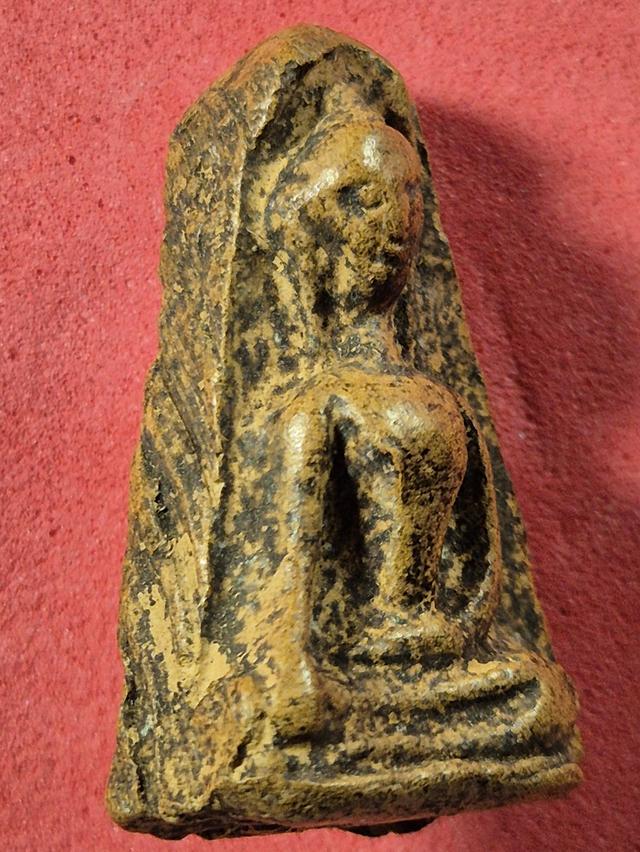 พระเครื่อง ผงสุพรรณ พิมพ์หน้าหนุ่ม รูปที่ 4