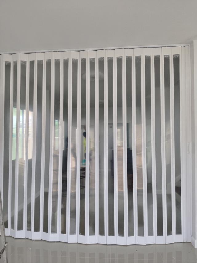 Siriwanit decorative บริการจำหน่ายผ้าม่าน และพร้อมติดตั้ง วอลเปเปอร์ ฟลิ์มกรองแสง ม่านม้วน ม่านปรับแสง มูลที่ไม้ รูปที่ 14