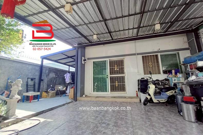 ทาวเฮ้าส์ หมู่บ้านศุภาลัย โนโววิลล์ คลอง 5 (ใกล้สวนน้ำลำลูกกา) เนื้อที่ 30.8 ตรว. อำเภอลำลูกกา ปทุมธานี 3