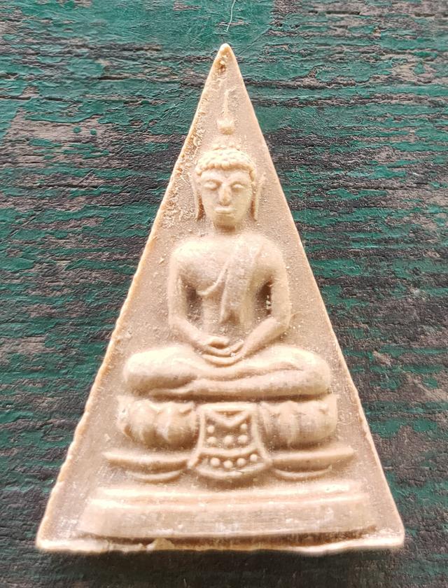 พระผงสามเหลี่ยม หลังสิงห์ วัดสามปลื้ม ปี 2515