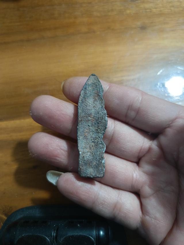 พระร่วงยืน กรุเก่า ลพบุรี สนิมแดง รูปที่ 2