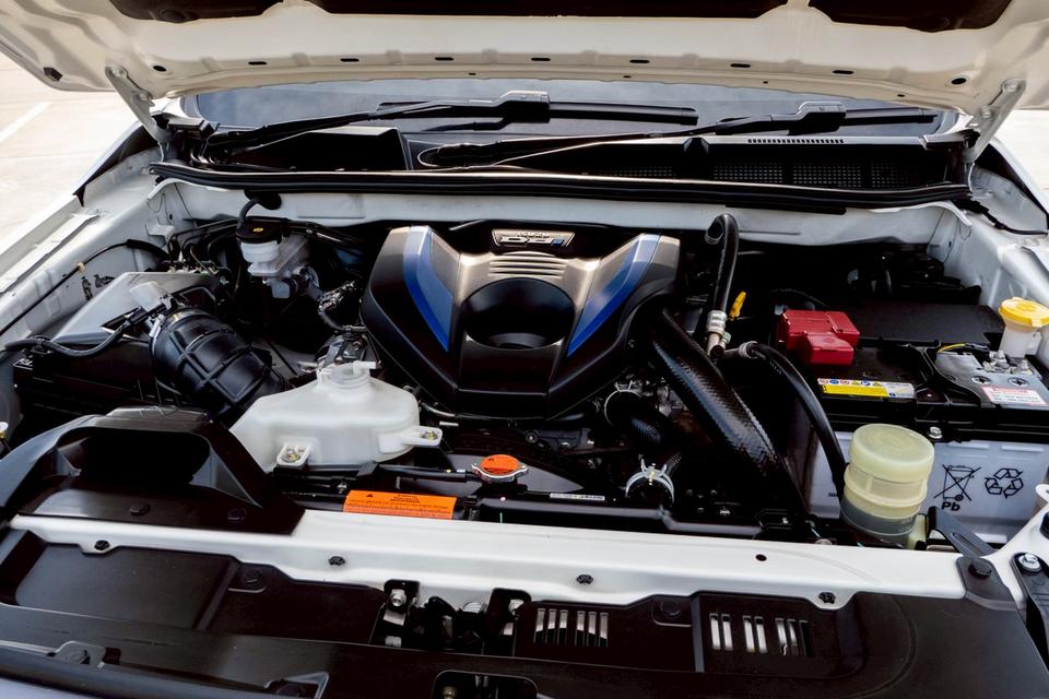 Isuzu MU-X  3.0 Ultimate 6AT 4×4 10