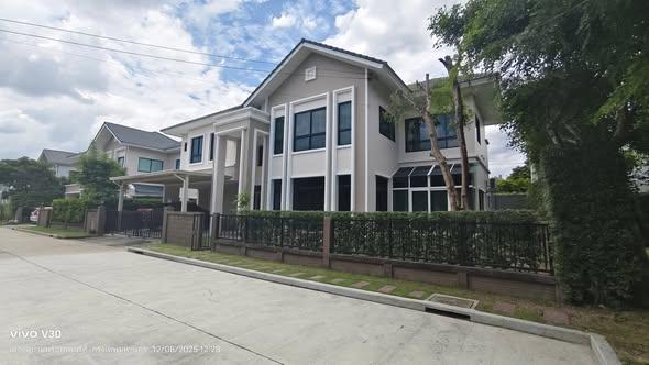 บ้านหรูแปลงมุมสวนส่วนตัว ให้เช่ารามอินทรา เลขมงคล 999 ทิศใต้ 4 นอน 5 น้่ำ 85,000 เท่านั้น (รับต่างชาติ)  ลัดดารมย์ วงแหวนรามอินทรา 14