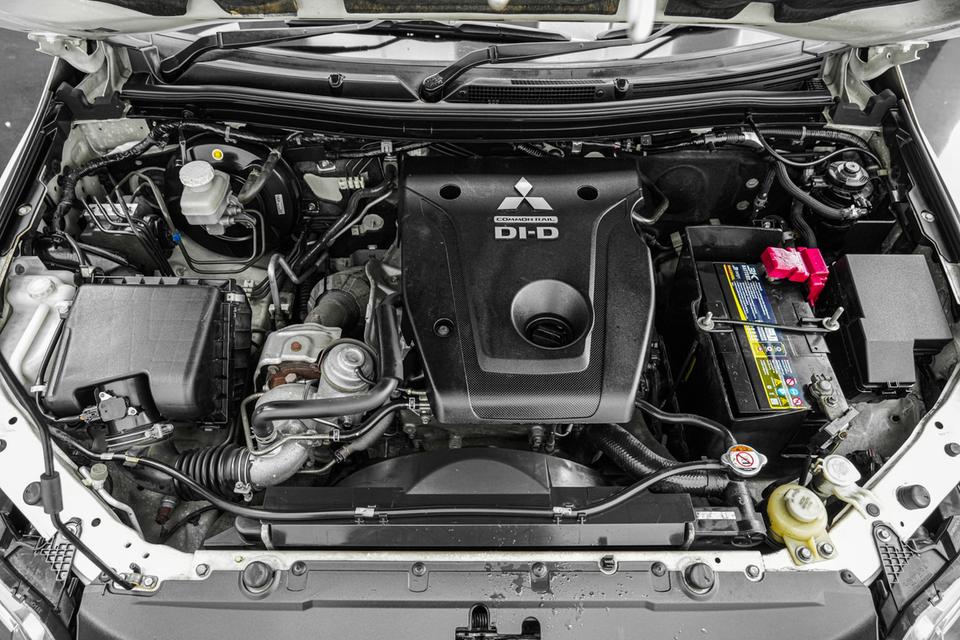 2016 MITSUBISHI PAJERO SPORT 2.4 GT 2WD สีขาว เลขไมล์ 151210 กม. 20