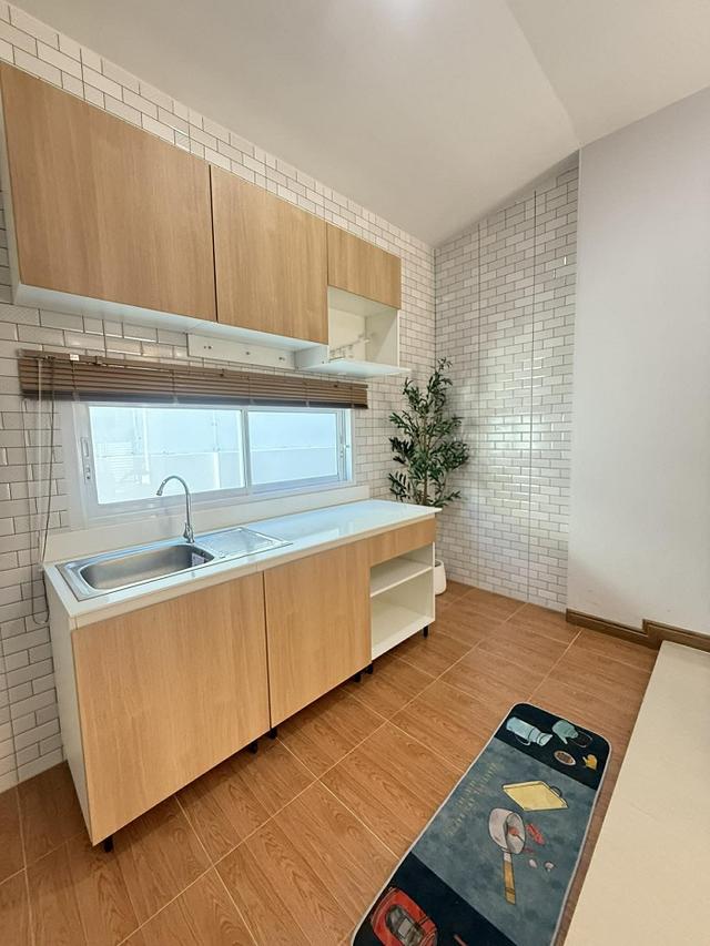 ขายบ้านเดี่ยวชั้นเดียวสร้างใหม่ พร้อมอยู่ ขนาด42ตรว เฟอร์นิเจอร์ครบ ใกล้ถนนมอเตอร์เวย์ชลบุรี-พัทยา บ้านบึง ชลบุรี. 3