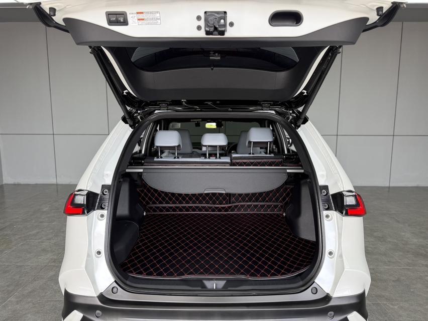 2024 TOYOTA YARIS CROSS, 1.5 HEV PREMIUM LUXURY โฉม ปี23-ปัจจุบัน ตัวท็อปสุด สีขาวมือเดียวป้ายแดง รูปที่ 13