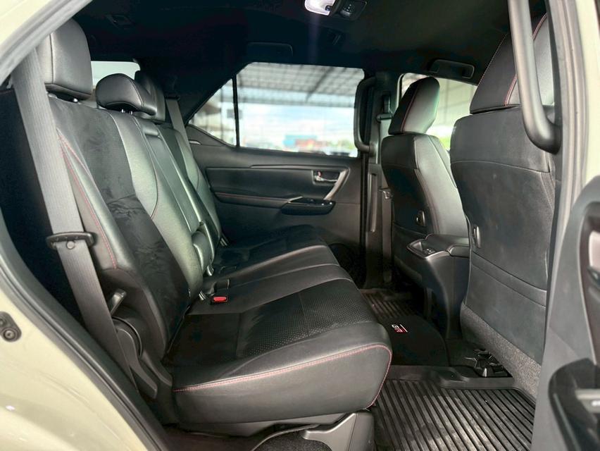 Toyota Fortuner 2.8GR 4wd ปี22 15