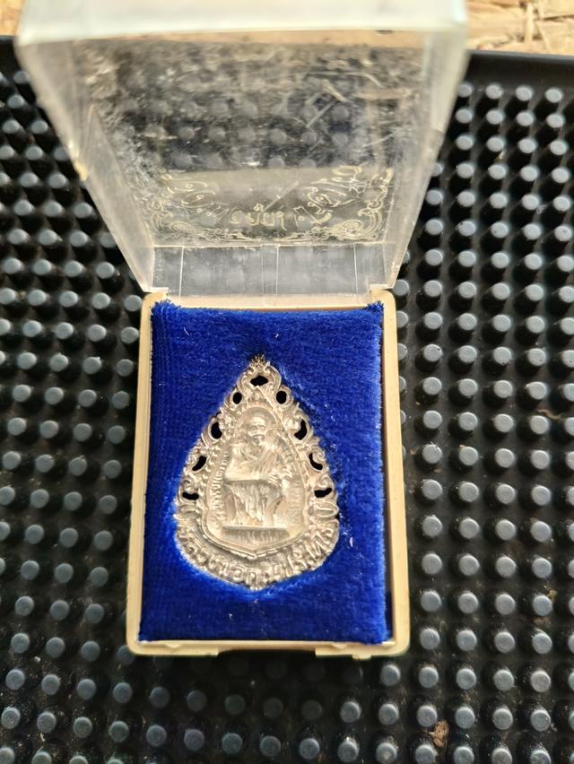 หลวงพ่อคูณ เสาร์5 คูณพันล้าน พ.ศ. 2537 เนื้อเงิน
