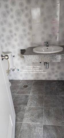 Townhouse เป็นทาวน์โฮม 2 ชั้น สภาพใหม่ อยู่ในทำเลที่ดี ใกล้สนามบินหัวหิน เหมาะสำหรับผู้ที่ต้องการบ้านพักอาศัยที่อยู่ท่าม 7