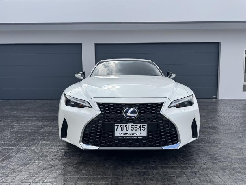 LEXUS IS300h LUXURY เจ้าของขายเอง มี LXP PLUS + ประกันชั้น 1 ถึง มกราคม 2570