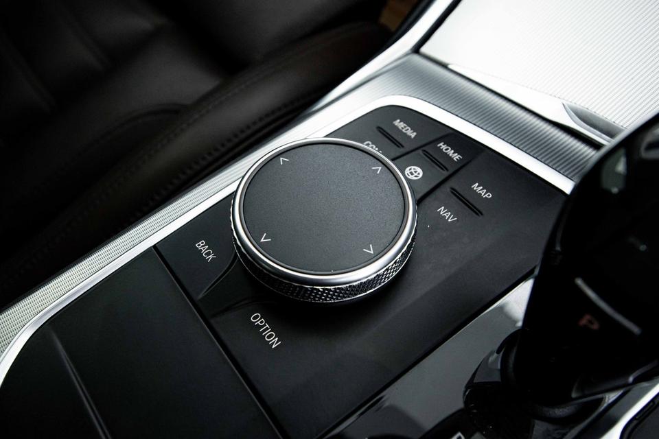 รหัสรถ 1C658 320D LIMOUSINE RHD 2.0 2020 10