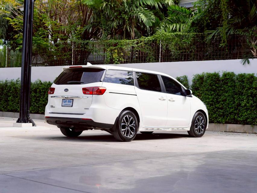 Kia Carnival 2.2 LX ปีจด 2021 2