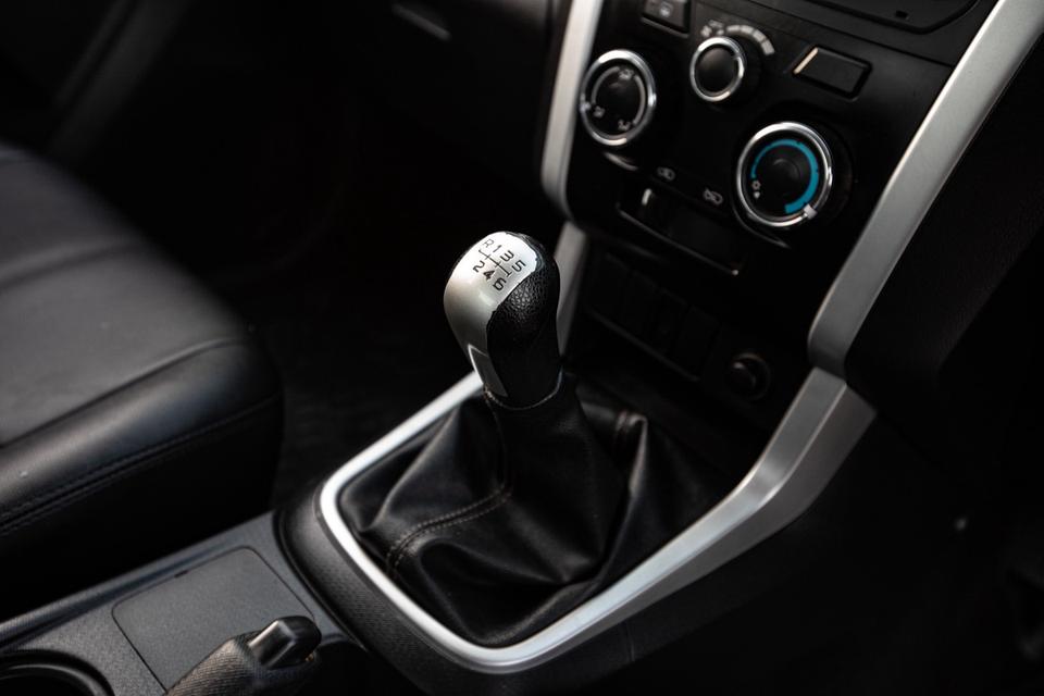 ISUZU D-MAX Hi-lander Cab 1.9 Ddi L ปี 2019 สีน้ำเงิน  16