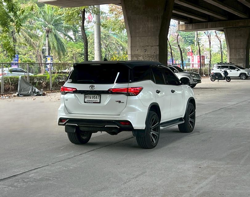 ขายรถ Toyota Fortuner 2.8 TRD ปี 2019 สีขาว เกียร์ออโต้ รูปที่ 4