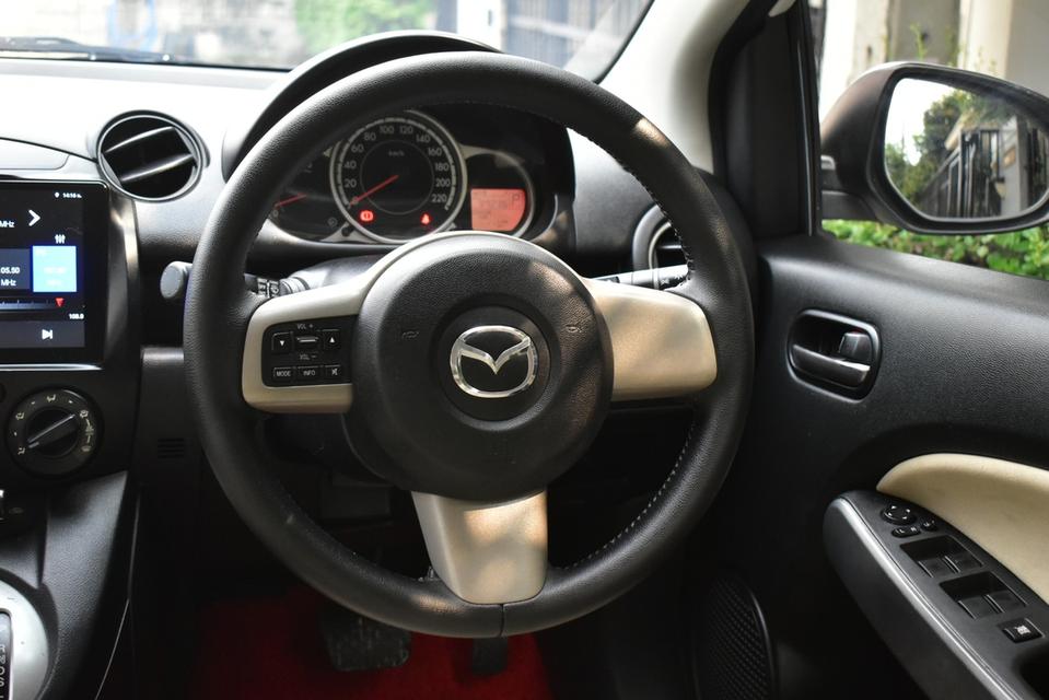 Mazda 2  1.5 Spirit ปี 2012 สีขาว  ออโต้ เบนซิน ไมล์ 9x,xxx km 10