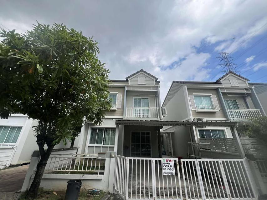 THE VILLAGE KM 8บางนา 4นอน2น้่ำ 28 ตารางวา ทิศใต้เลขมงคล 1