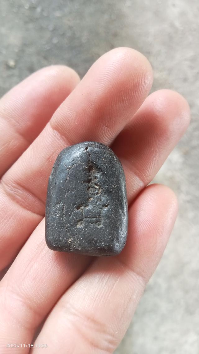 พระพิมพ์เล็บมือรัสมีข้างท่านเจ้าจุ๋ย รูปที่ 2