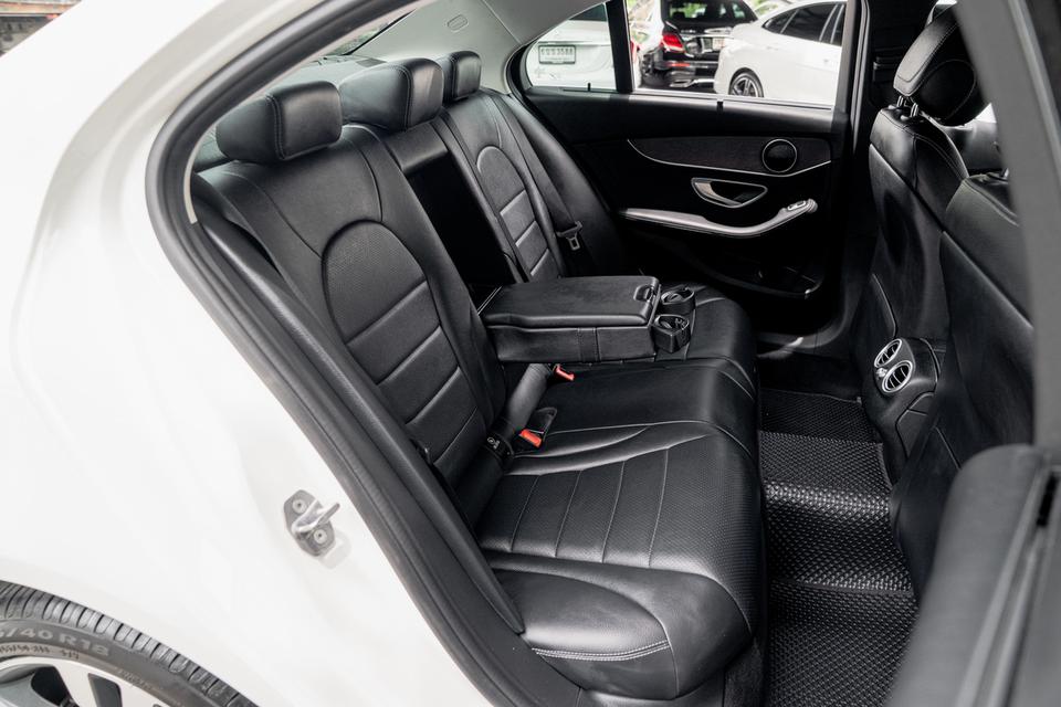“Mercedes-Benz C220d Avantgarde” ปี 2019 6