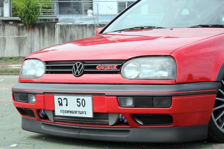 Volkswagen Golf สีแดง 3