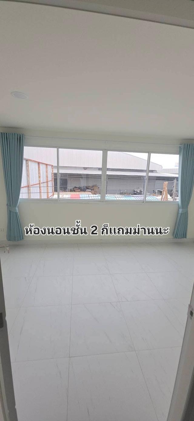 รีโนเวทใหม่ทั้งหลัง! ทาวน์โฮม 3 ชั้น 4 ห้องนอน ใกล้ MRT สายสีชมพู พร้อมเข้าอยู่ 11