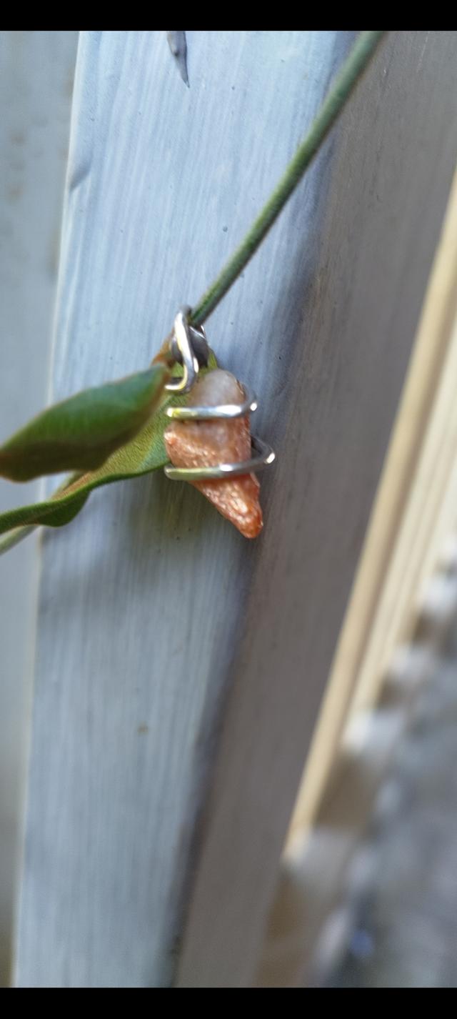 หินพระอาทิตย์ล้อมด้วยเงินราคาแพง รูปร่างธรรมชาติไม่ได้เจียระไน 2