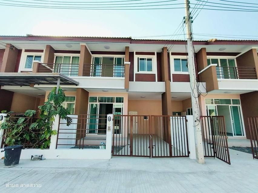 บ้านสร้างใหม่ พร้อมอยู่ ทำเลทอง! หมู่บ้านพนาสนธิ์วิลล่า ถนนลำลูกกาคลองสี่ ต.ลาดสวาย อ.ลำลูกกา จ.ปทุมธานี 1