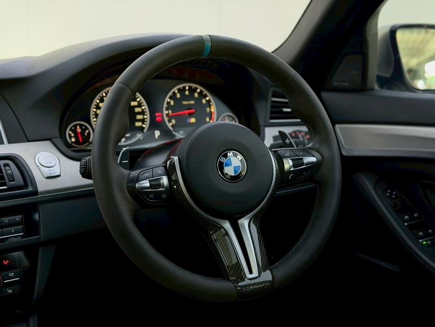 BMW M5 F10 LCI V8 💰 ราคาพิเศษเพียง 1,590,000 บาท เท่านั้น! 🔥 รูปที่ 7