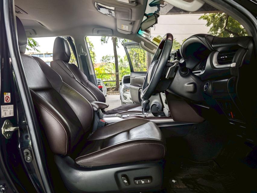 Toyota Fortuner 2.4 V 2WD AT ปี 2019 16
