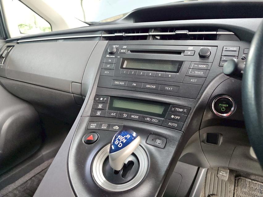 Toyota Prius Year 2012 (Hybrid) 18