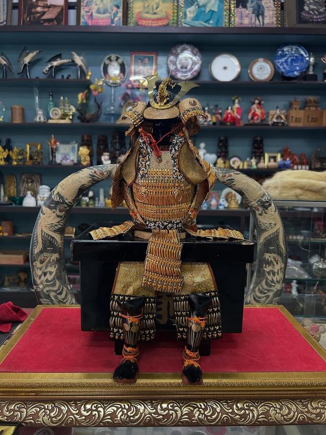 ชุดนักรบซามูไรเก่าครบชุด (หมวก+หน้ากาก+ ชุดเกาะ+กางเกง +รองเท้า) สำหรับตั้งโชว์ แถมกล่องไม้(สภาพพอใช้) 6