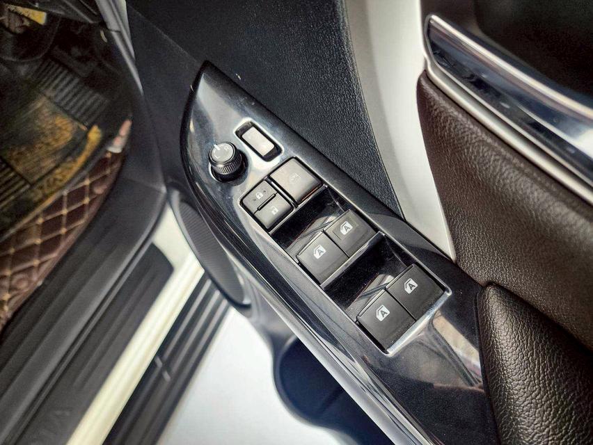 TOYOTA FORTUNER 2.4 V 2WD ปี 2019 12
