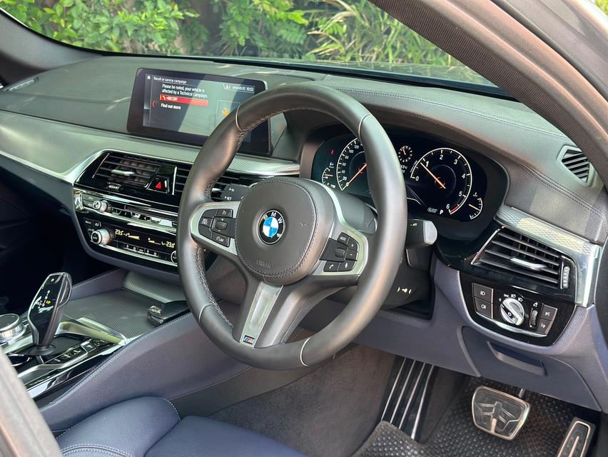 รหัสรถ PAT1966 BMW 520d M Sport สีเทาดำ ปี2019  7