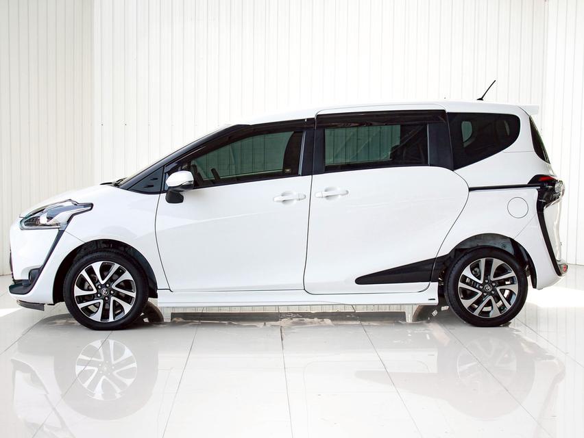 TOYOTA SIENTA 1.5 V 2017