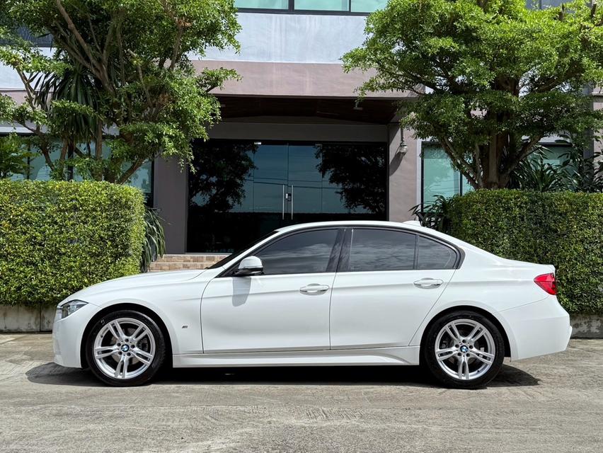2019 BMW 320D MSPORT ( แท้ ) รถมือเดียวออกป้ายแดง รถวิ่งน้อย เข้าศูนย์ทุกระยะ รถไม่เคยมีอุบัติเหตุครับ 5