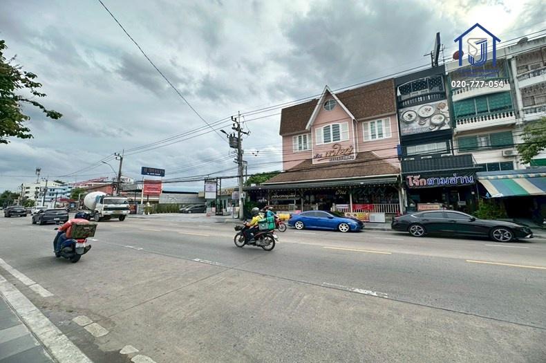 ขายอาคารพาณิชย์ 4.5 ชั้น หลังมุม หน้ากว้าง 15 ม. ติดถนนนวลจันทร์ ใกล้เลียบด่วน–EastVille 2
