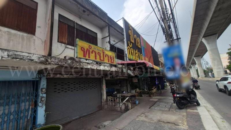 ทาวน์เฮ้าส์ บ้านกฤษณา ซอยร่มเกล้า 12 หลังริม ราคาถูก 10