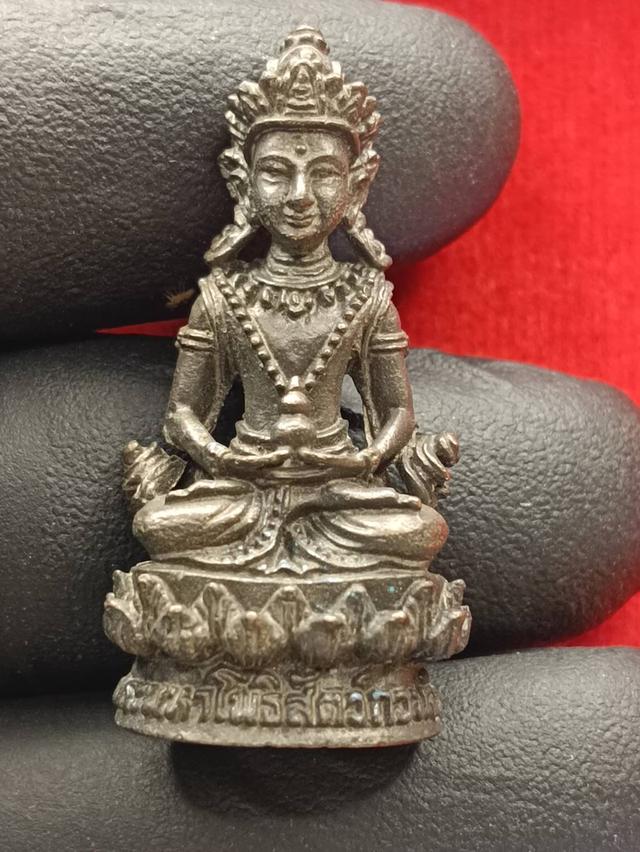 พระกริ่ง อวโลกิเตศวร ปี2539 กวนอิมธรรมสถาน เนื้อนวโลหะ ขนาดกว้าง2 ซม.สูง4ซม. หนองแขม กทม (รับประกันพระแท้ ไม่แท้คืนเงินเต็ม)