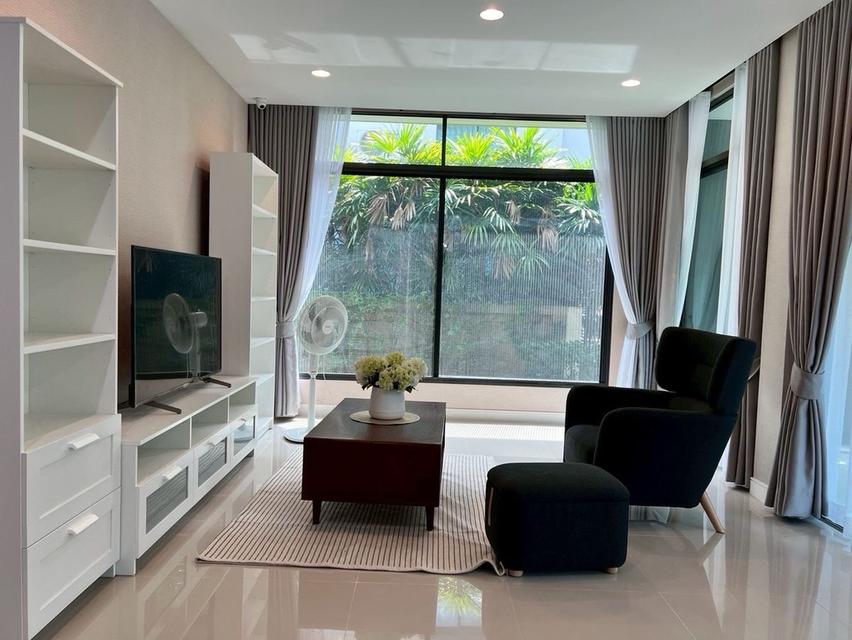 ให้เช่าบ้านเดี่ยว 2 ชั้น เศรษฐสิริ กรุงเทพกรีฑา พื้นที่ 85 ตร.ว. 318 ตร.ม 4 ห้องนอน 5 ห้องน้ํา 3 ที่จอดรถในบ้าน พร้อมเฟอร์ เข้าอยู่ได้เลย