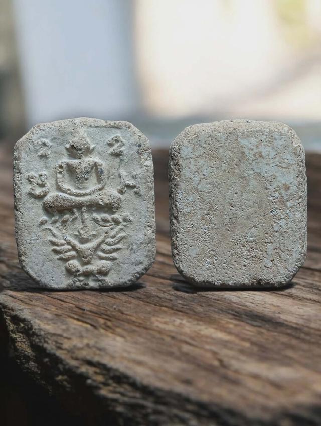 เปิดพระหลวงพ่อปาน วัดบางนมโค เนื้อผงพุทธคุณ ทรงครุฑผีเสื้อ