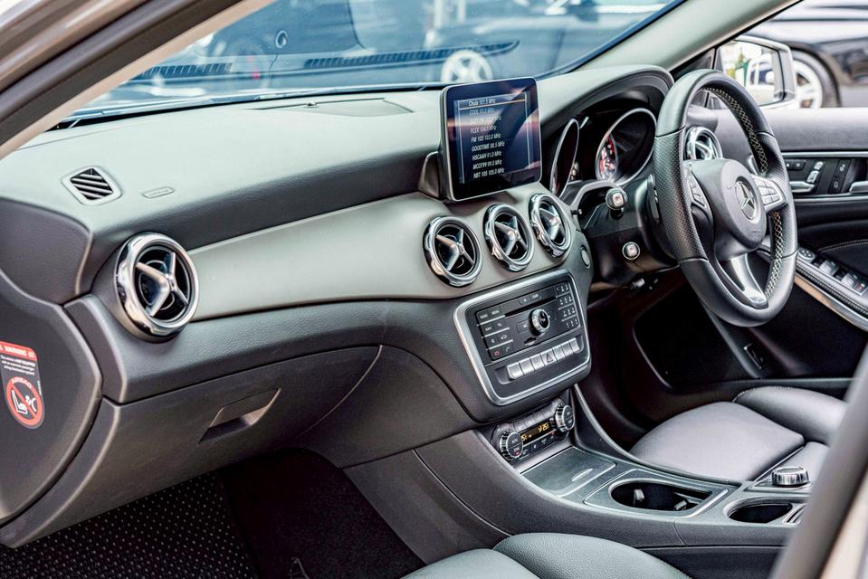 รหัสรถ NP3429 BENZ GLA200 URBAN 2018 12