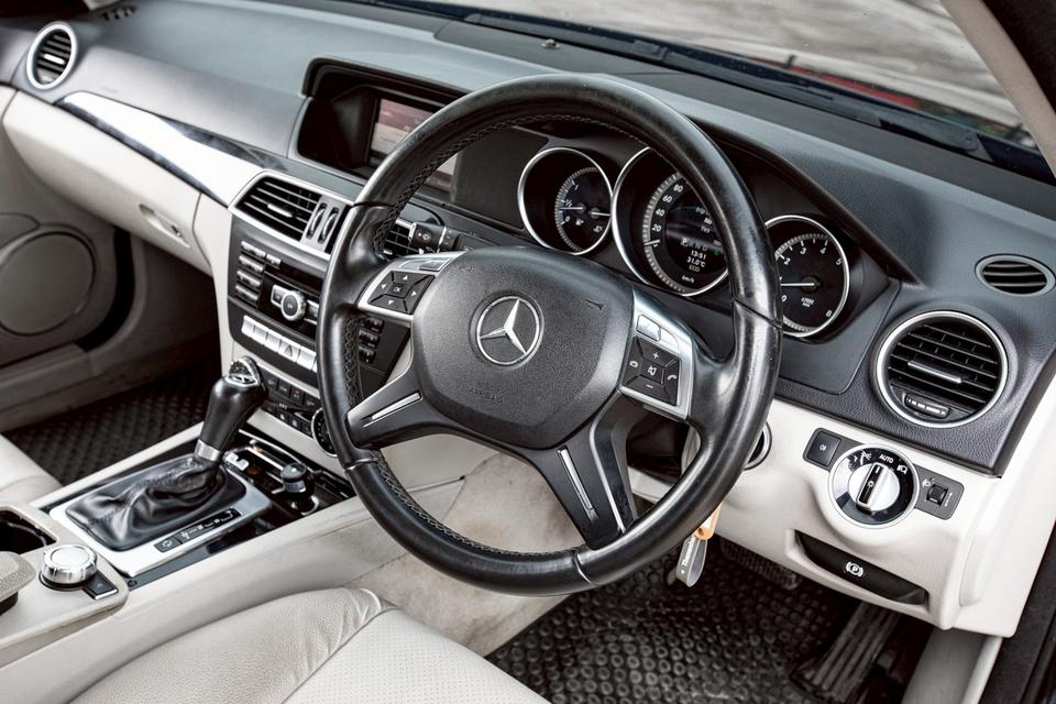 Benz C200 CGI BE สีดำ ปี 2014 มือเดียวป้ายแดง 16
