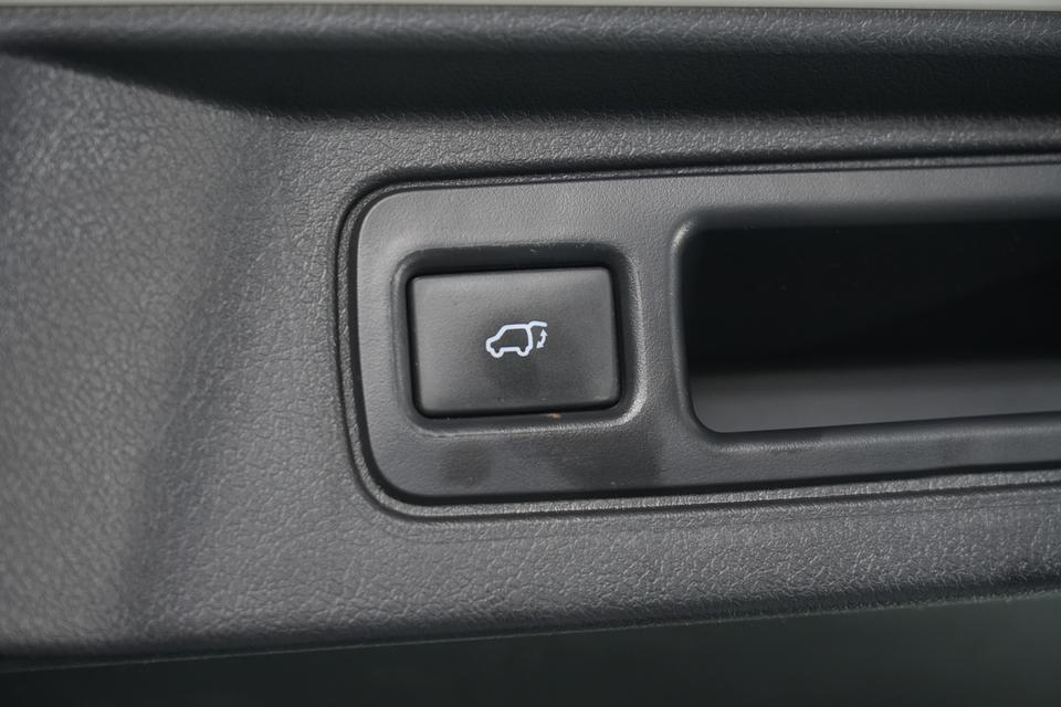 2022 TOYOTA FORTUNER 2.4 LEGENDER BLACK TOP 4WD SUV สีขาว-ดำ เลขไมล์ 34323 กม. 17