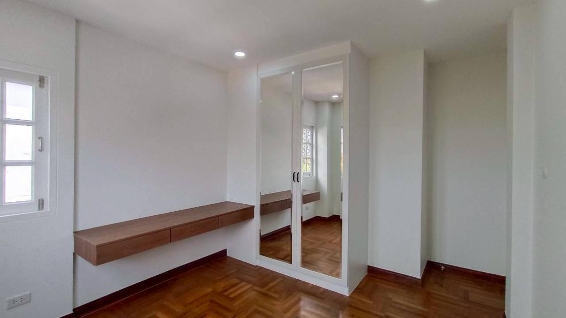 ขายบ้านเดี่ยวรีโนเวทใหม่ตกแต่งบิวอิ้นพร้อมอยู่ ติดรถไฟฟ้า 2 สาย เพียง 150 ม. ราคา 6.5 ล้าน 11