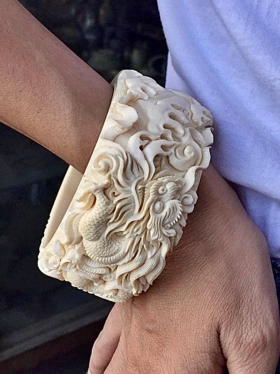 กำไลงาแกะ กำไลงาช้างแกะสลัก รูปเสือและมังกร วงใหญ่ กำไลข้อมือ 6