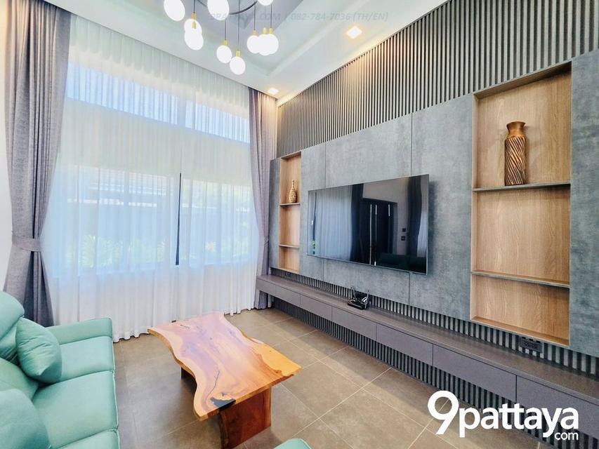 Mabprachan Pool Villa – บ้านหรูติดธรรมชาติ ใกล้อ่างมาบประชัน | Luxury Pool Villa Near Mabprachan Lake  3 ห้องนอน | 4 ห้องน้ำ • ห้องนั่งเล่น เพดานสูง 16